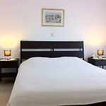 公寓 克里斯公寓酒店 *