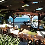 克里斯公寓酒店 *