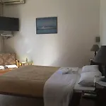 克里斯公寓酒店 *