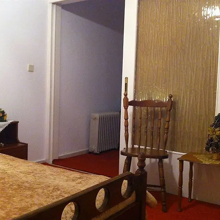 Apartament Chris & *