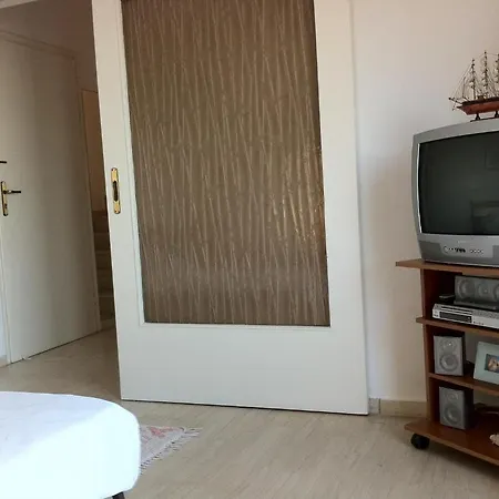 Apartament Chris & *